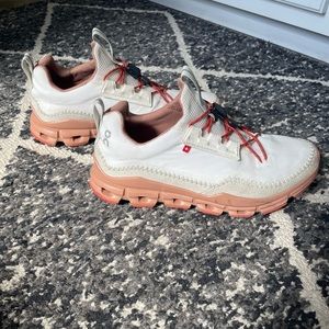 Womens On Cloud (7.5)